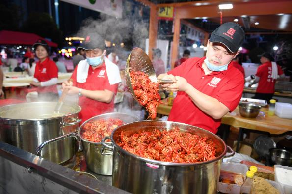 “龙虾大王”誉满庐州 香味飘全城