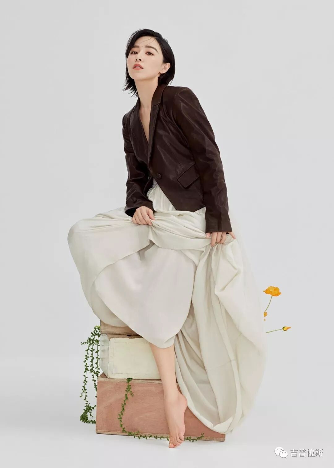 阚清子质感封面大片袭来  多变造型演绎夏日新风尚