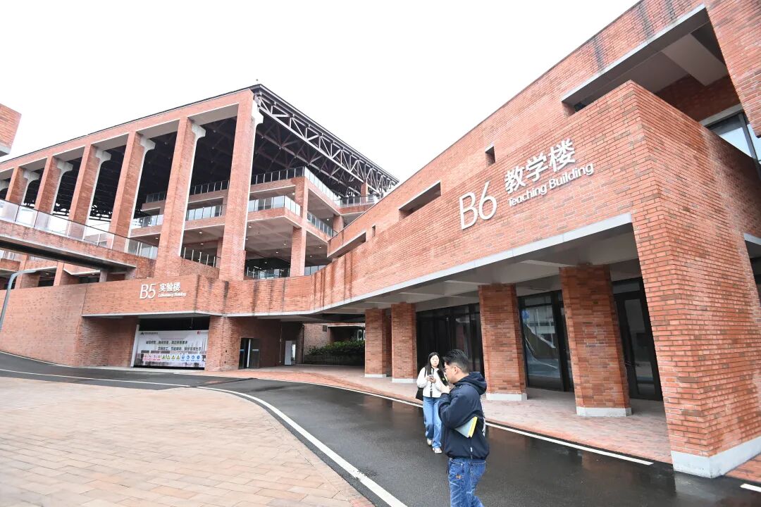 重庆人工智能学院。秦思思 摄