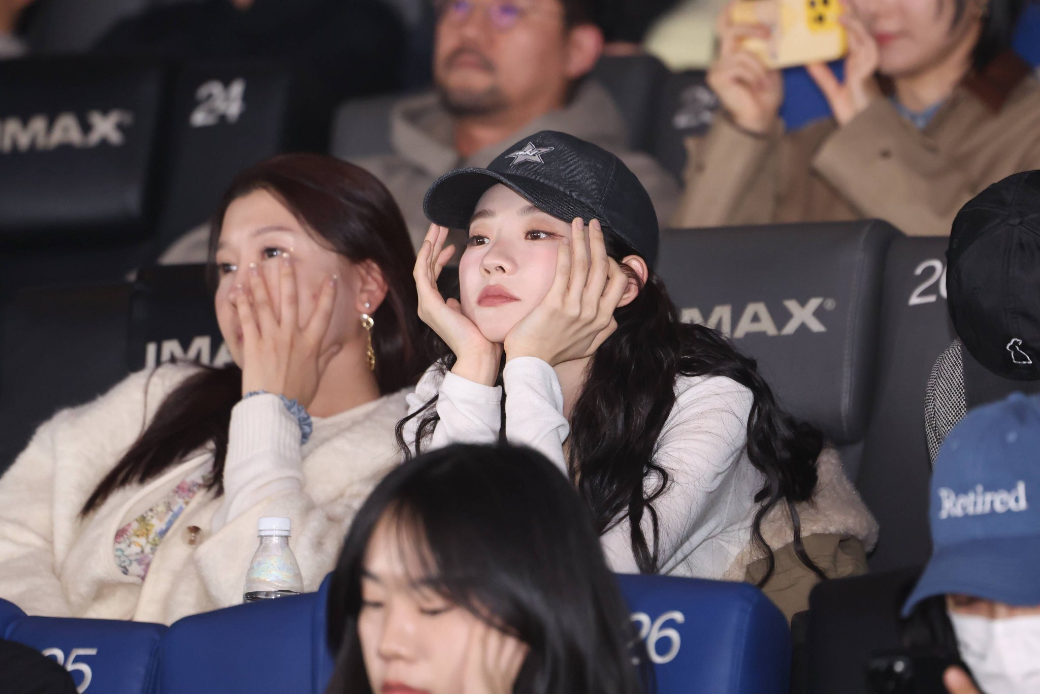 蒋奇明李雪琴《飞行家》首映贾樟柯黄渤丁程鑫捧场观影夸好看