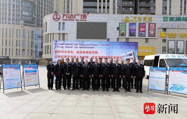 参与宣传活动工作人员合影 姚绍庄 摄