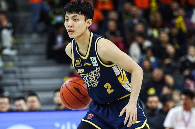 广东22分大胜复仇关键：弃用萨林杰 3小外+崔永熙徐杰主打五小