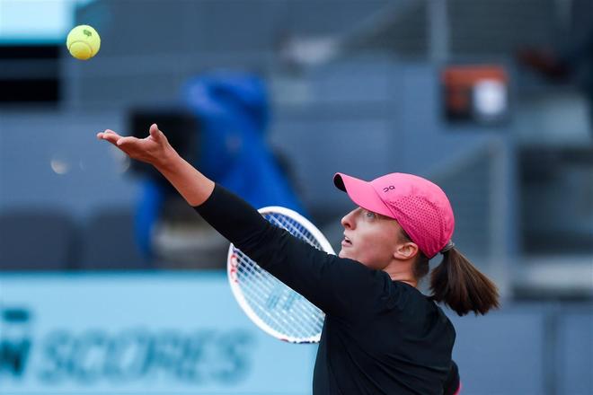 “世界第一”斯瓦泰克退出武网，她也换教练了