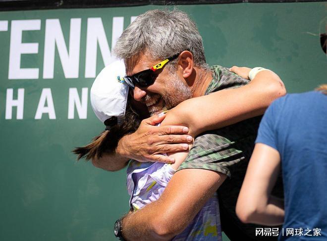 当今球后斯瓦泰克的教练托马斯预定WTA年度最佳教练，谁不服？