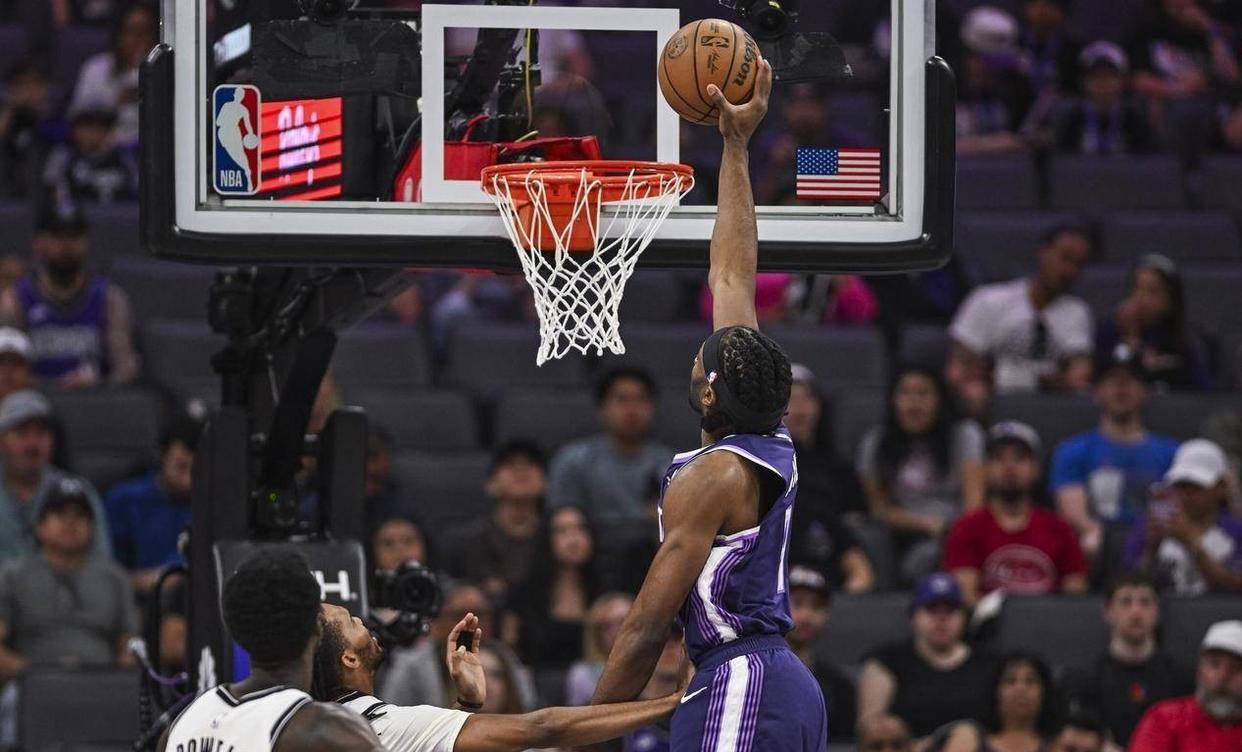 国王126-122送篮网7连败，蒙克赛季新高32分，萨拉夫生涯新高22分