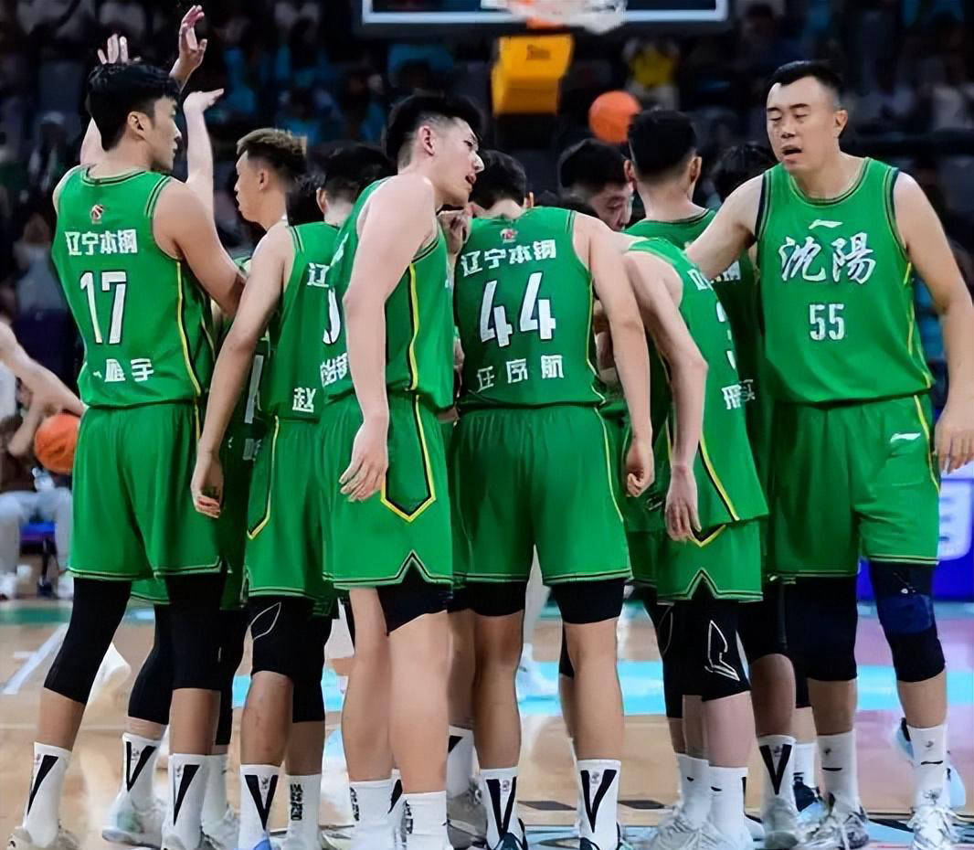 辽宁男篮86-72战胜吉林男篮，四人得分上双，杨鸣率队获全面胜利