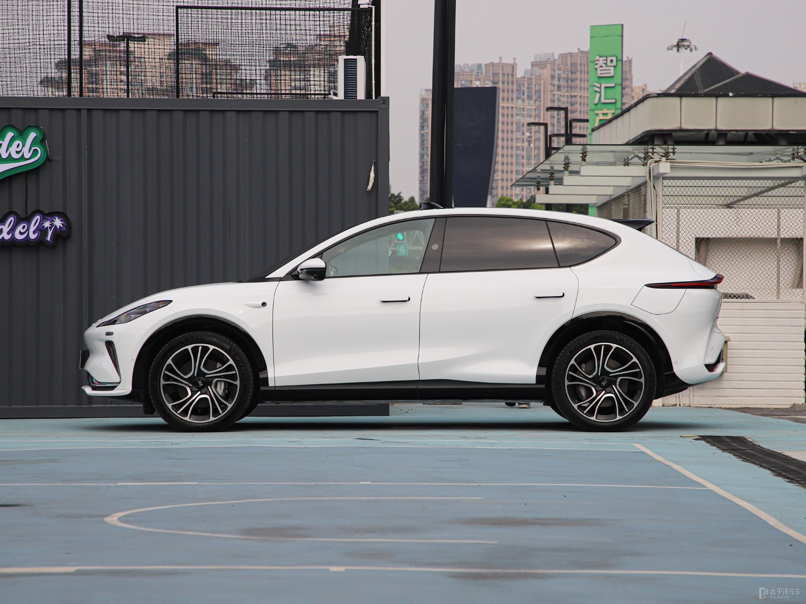 智己LS7和理想i6谁的空间更大