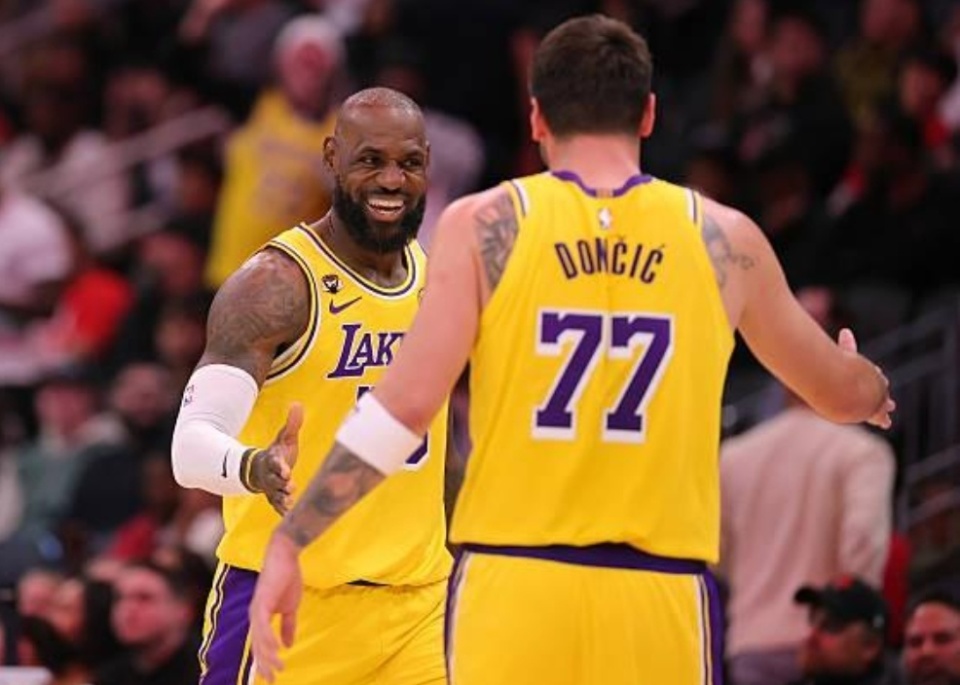 随着湖人110-113惜败，无缘10连胜，NBA最新积分榜出炉:湖人第3！