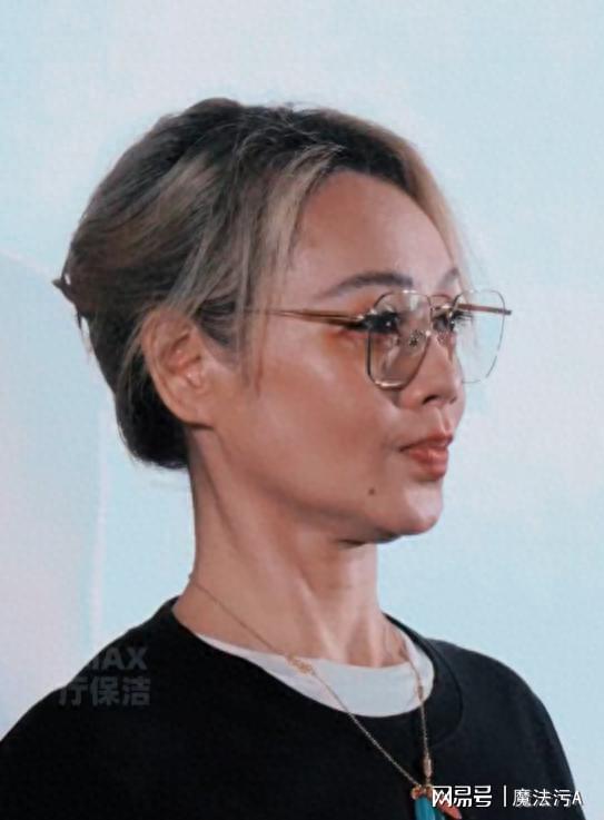 宁静“嘬腮”路演笑翻！女明星的“偶像包袱”咋成了可爱代名词？