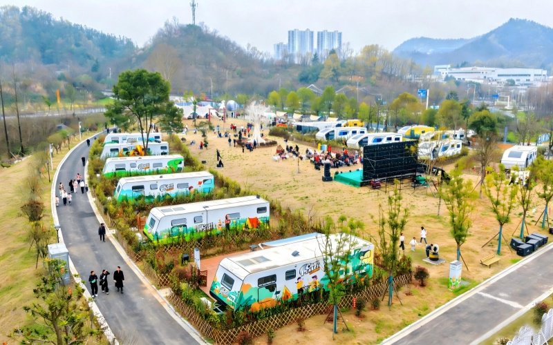 湖北十堰茅箭区：“房车露营”激活消费新引擎