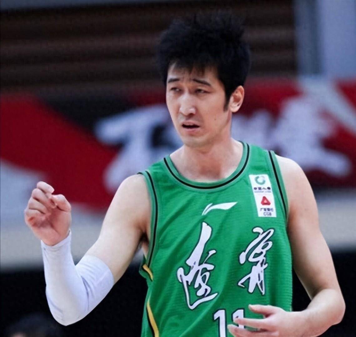 辽宁男篮四连败!杨鸣关键战术出现问题,赛后有四个坏消息,太遗憾