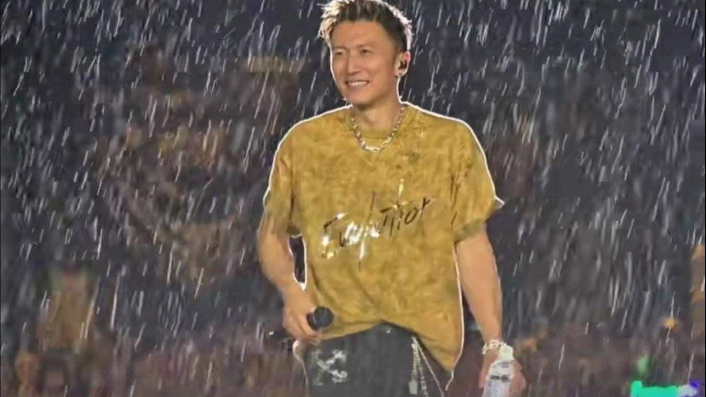 谢霆锋43岁演唱会淋雨素颜开唱,皮肤状态抗打,网友:比小鲜肉还能打