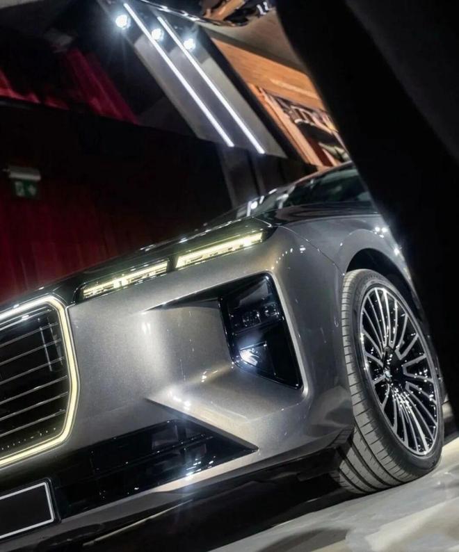 看完实车图，我感觉新款宝马7系会大火！