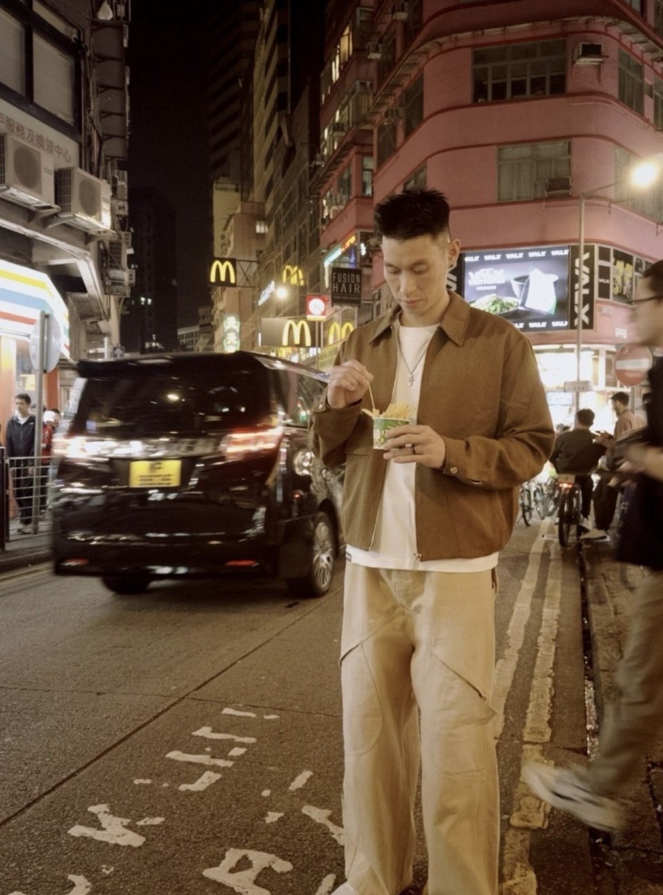 退役生活！林书豪更新Ins晒在港澳游玩照：一起沉迷宝可梦