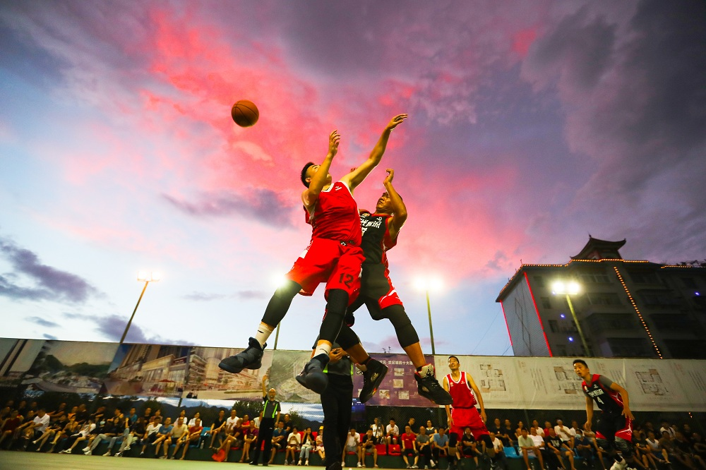 图为赛场对抗。新华网发（周宗强摄）