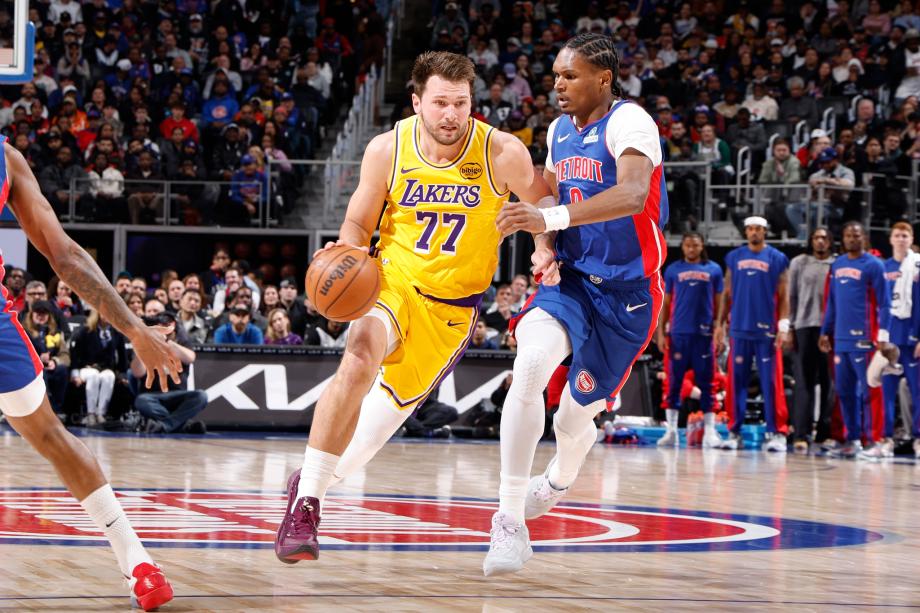 东契奇空砍32+7+6 湖人惜败活塞9连胜遭终结_体育