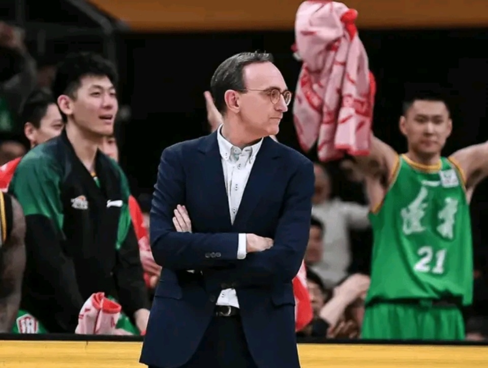 杨鸣要背锅!换帅后辽篮豪取5连胜,重回季后赛行列,新帅执教比杨鸣强