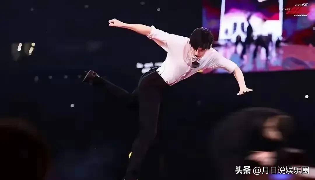 谢娜晒张杰演唱会照,调侃:你在办运动会?