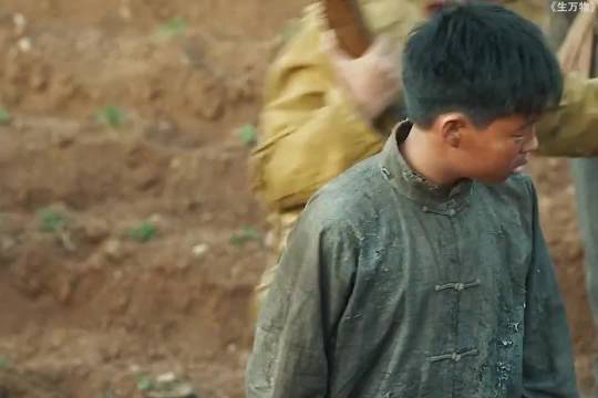 村长:要不俺跟你们走？不像演的 生万物 影片剪辑