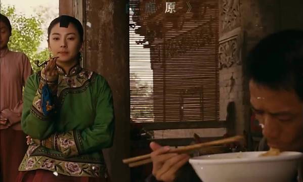 一碗陕西油泼面，吃到女人怀里面 张雨绮