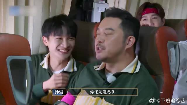 导演故意放歌诱惑周深，忍不住直接跟唱，沙溢调侃笑死我