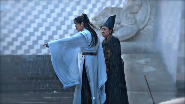 张若昀雨中转场演绎权谋深情