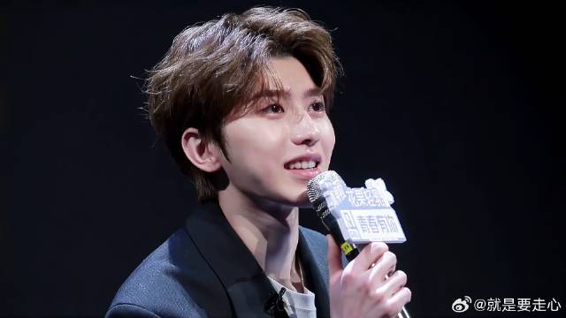 蔡徐坤暖心上线，关心学员的饮食，一整个羡慕了！