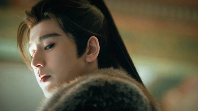 谢征饰演武安侯压迫感十足,宋砚被吓晕