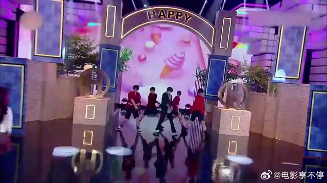 谢娜回归舞台，大秀女团舞气场全开，全场尖叫连连