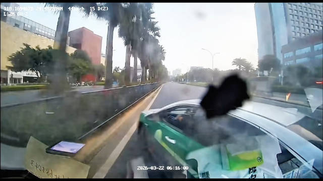 出租车恶意别车酿事故负全责，路怒代价沉重