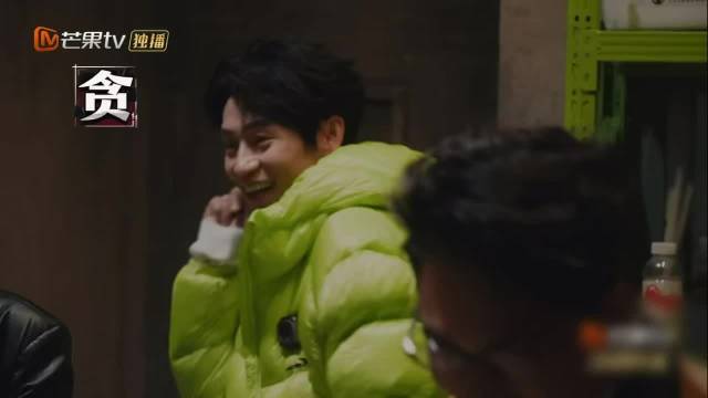 吴昕专业提问难倒魏晨，何炅解围大侦探片场