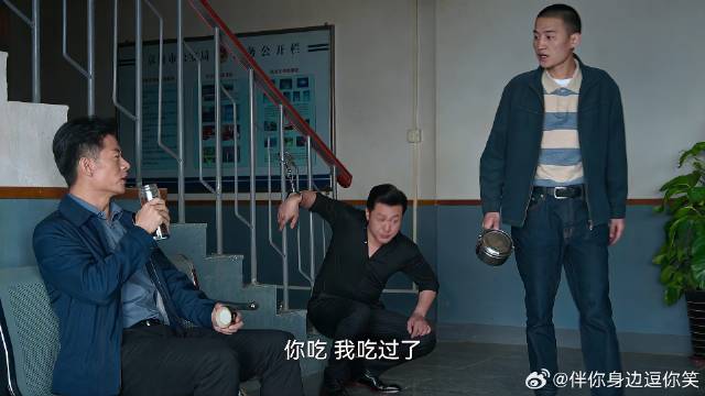 高启强以为自己能走 下秒却傻眼了，直接被拴在警局门口