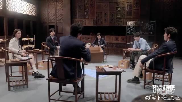 周柯宇有女友还纠缠前任，张凌赫不理解但大为震撼