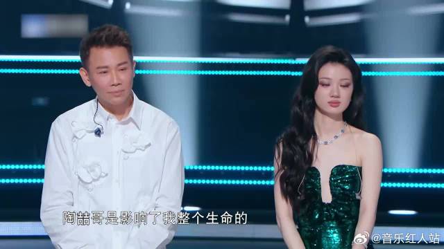 王赫野从小喜欢陶喆，在令尊面前清唱一段，得到认可！