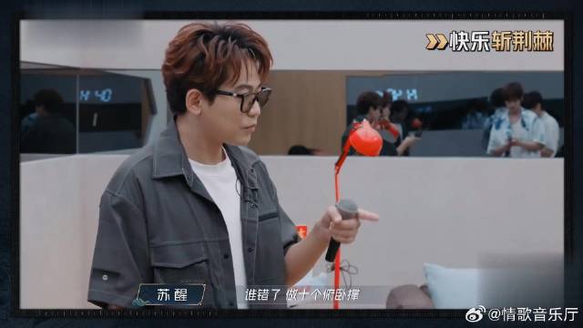 队长翻脸体罚队员，空降大哥一语点醒众人