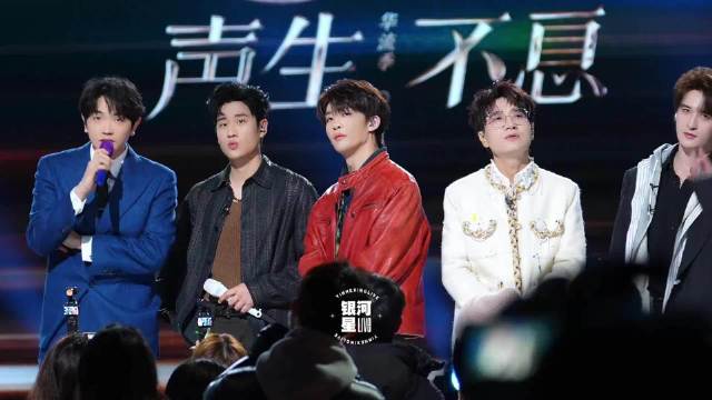 颜人中周兴哲合唱《故乡的云》4k直拍引共鸣