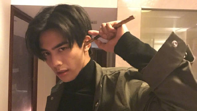 宋威龙18至27岁颜值蜕变，稚气褪去魅力升级