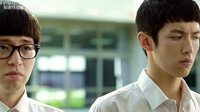 上课打手枪，我教书教这么多年，就没见过你们这样的变态