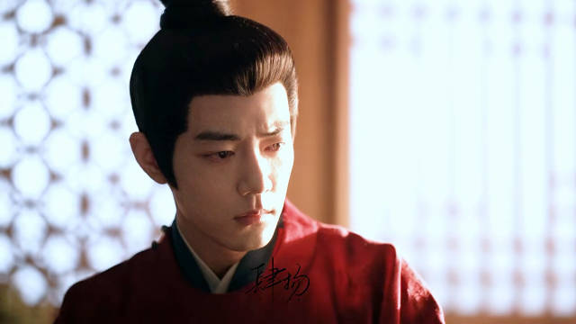 业内热议肖战杨紫白玉兰奖角逐