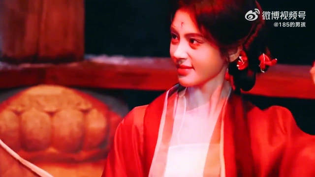 鞠婧祎展示鞠式美学，月鳞绮纪造型引期待