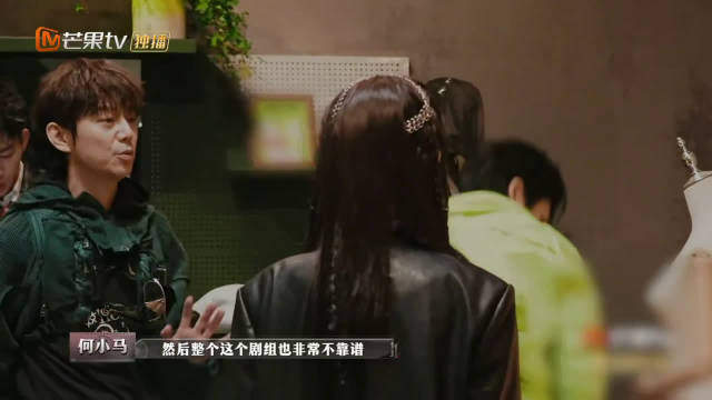 《大侦探》何炅郝大牛聊天记录曝光，恋综群演日薪仅10元