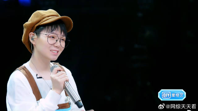 王欣宇初舞台独唱，嗓音简直太甜了，蔡徐坤听沦陷！