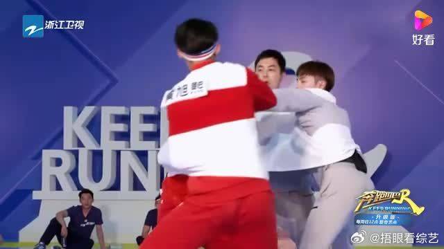 撕名牌大战太激烈，就连李晨都吓傻了，裁判赶紧喊停止