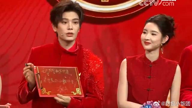 丁禹兮真是字如其人！长得帅字还写得这么漂亮，台下少女疯狂尖叫