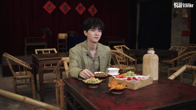 周翊然登悦游三月刊封面，谈重庆慢生活