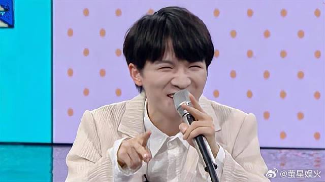 周深有多能聊？何炅吐槽节目时长被占，深深回答笑疯全场！