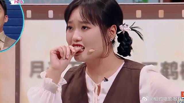 老秦演绎《海边探戈》，李雪琴半天想不出词，尴尬了