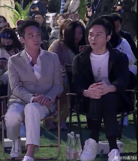 吴镇宇张智霖同框看秀，两人状态引关注