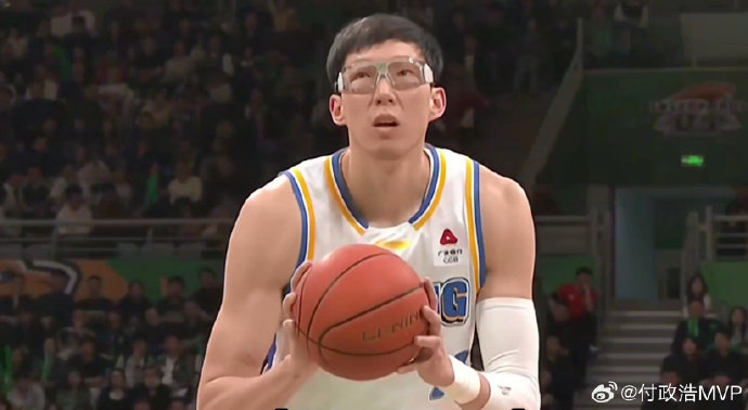 除了罚球问题，周琦本赛季在CBA赛场上的整体表现和战术价值是怎样的？
