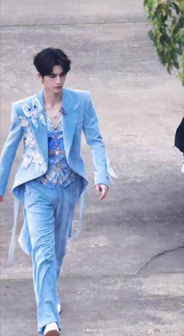 开推4男模天团惊艳路透，张凌赫周柯宇刘宇宁造型引热议